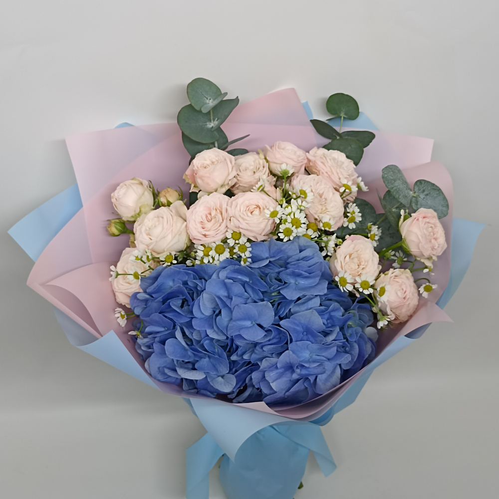 Букет из роз и гортензии Кира