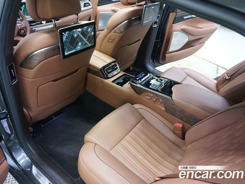 Genesis G90 5.0 AWD (01.2021)