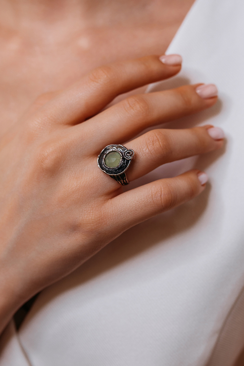 Кольцо с мятным кварцем