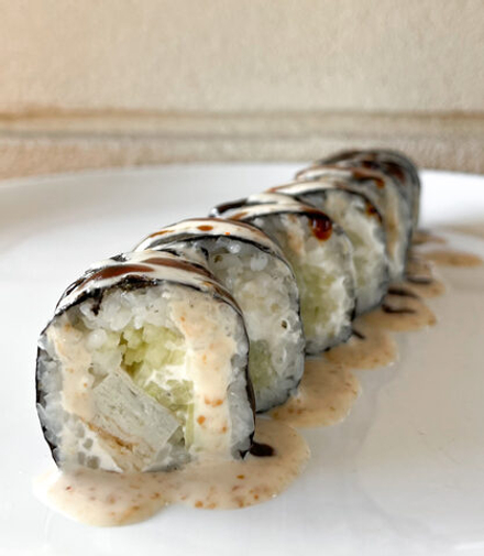 Ролл с огурцом и омлетом