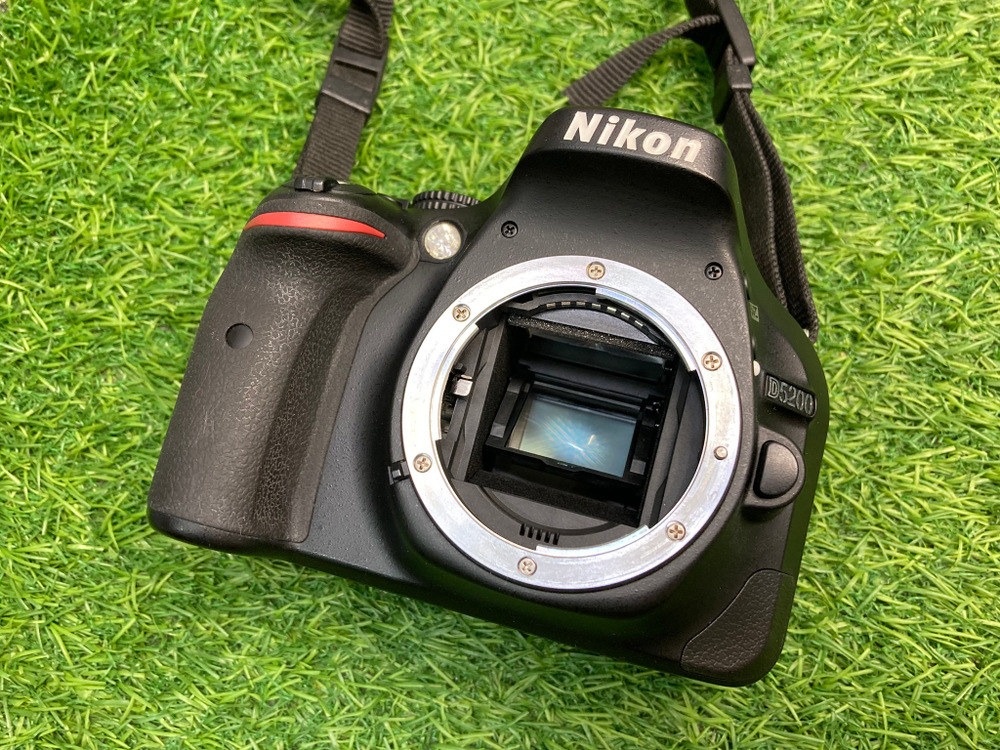 Nikon D5200 Kit 18-55mm 3.5-5.6G ED 12.100 кадров