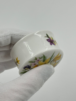 Миниатюрная шкатулка с цветами