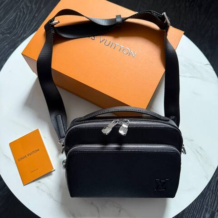 Сумка-мессенджер Louis Vuitton
