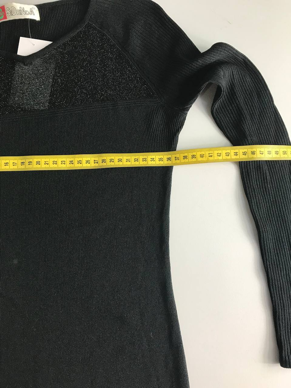 Джемпер с блестящей ниточкой, визуально на 42 размер