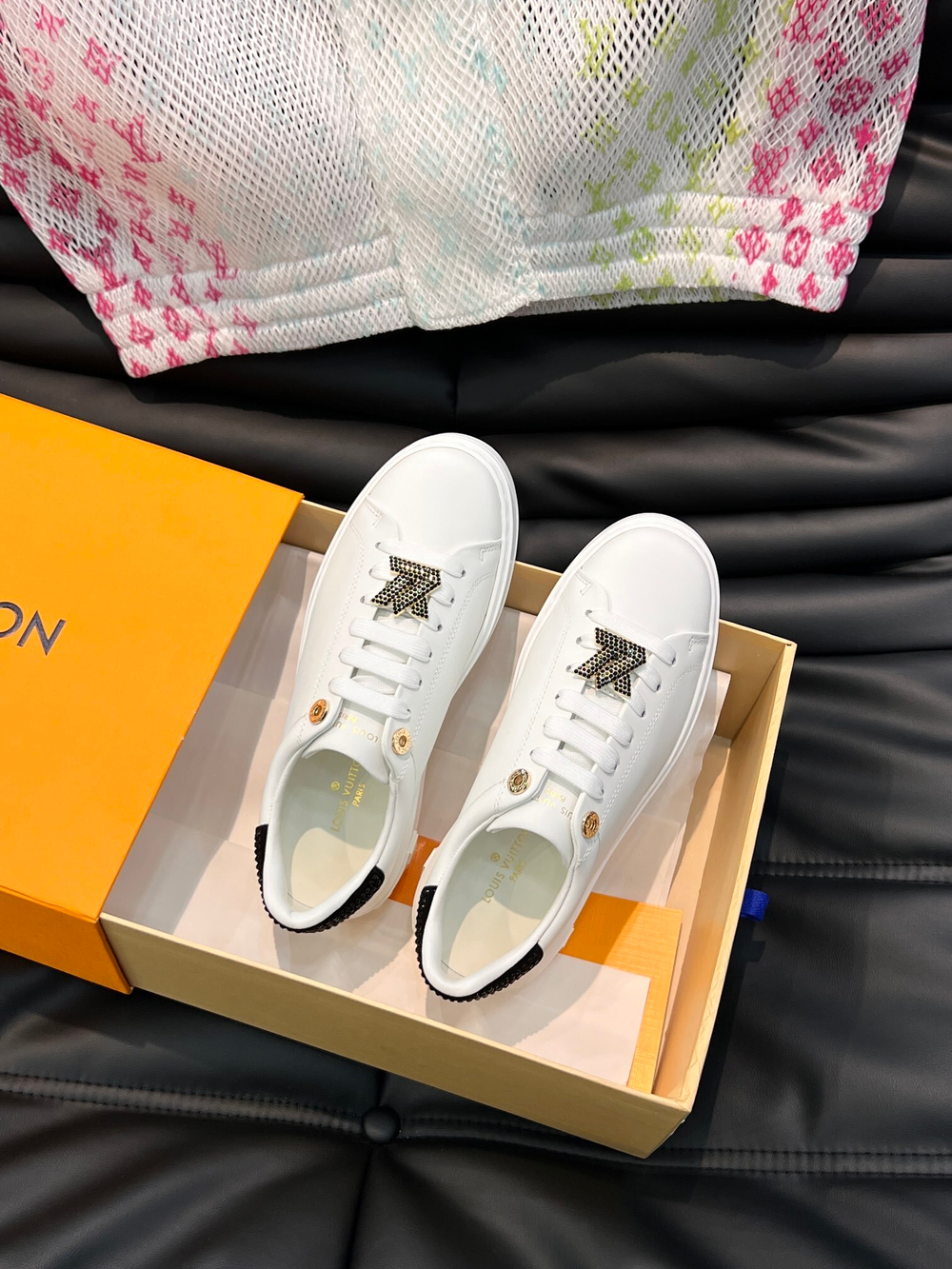 Louis Vuitton Time Out