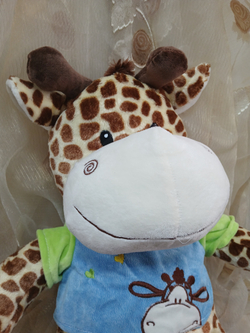 Жираф в голубой майке, 44 см