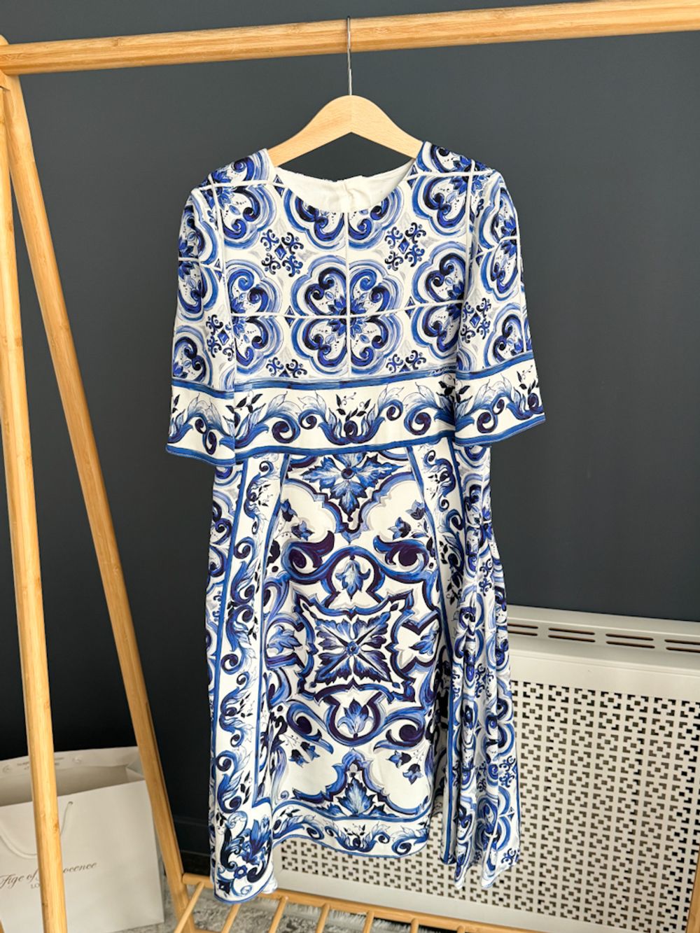 Шелковое платье Dolce & Gabbana, 146