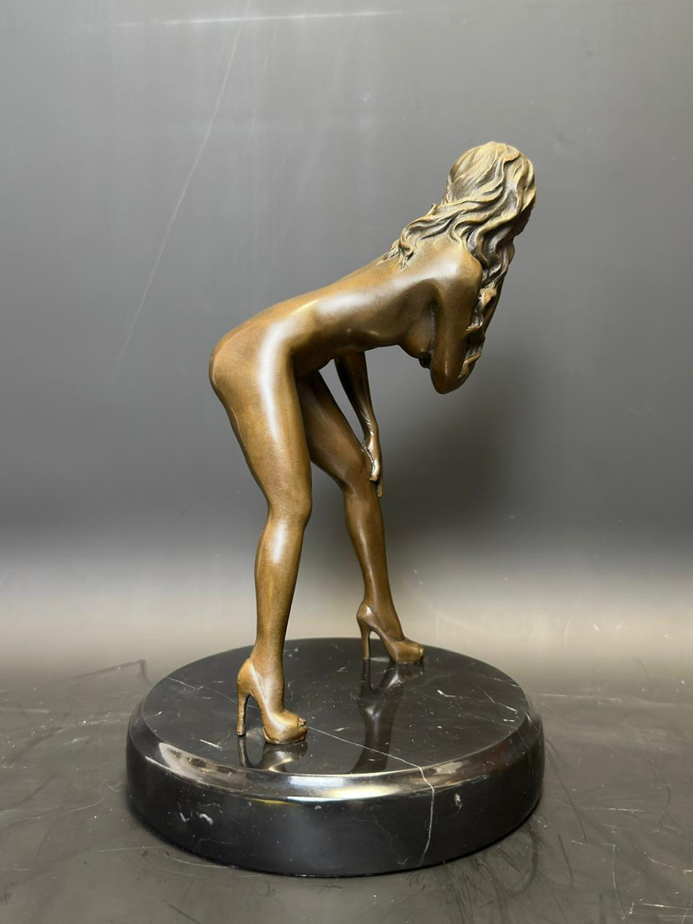 Бронзовая скульптура «Обнаженная»