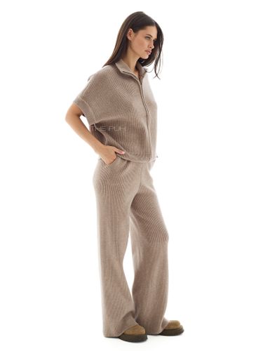 Трикотажный костюм с жилетом в цвете капучино