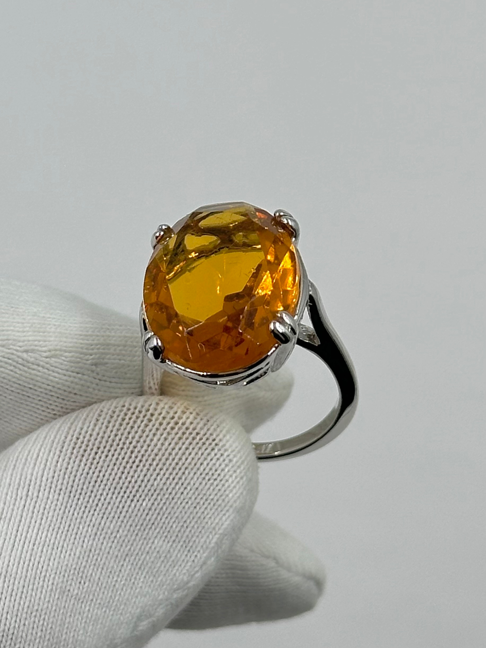 Кольцо с жёлтым кристаллом