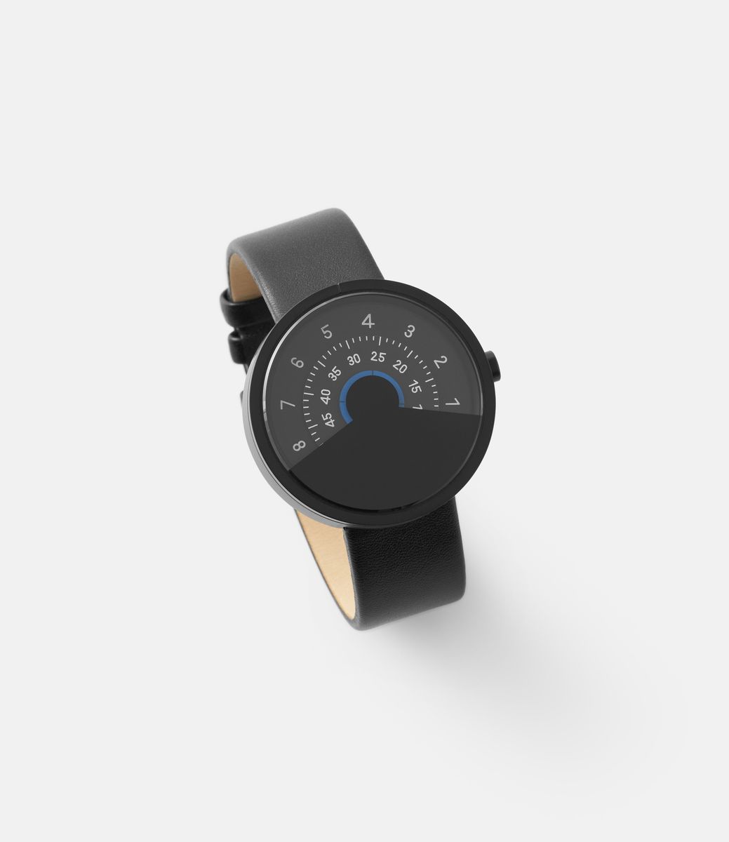 Anicorn Series 000 Black & Blue — часы с дисковым циферблатом