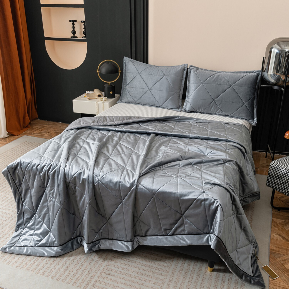 Велюровое покрывало в клетку с наволочками OVL038