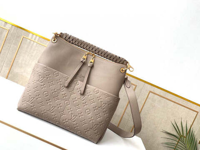 Louis Vuitton Maida Hobo