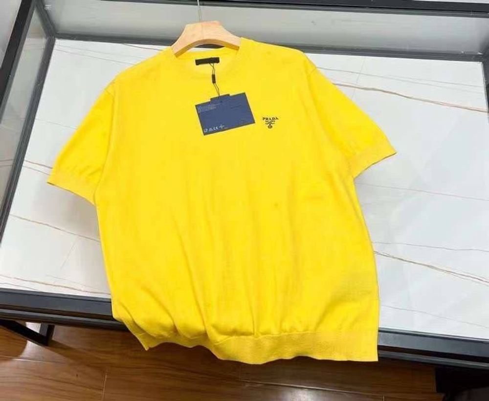 Футболка Prada