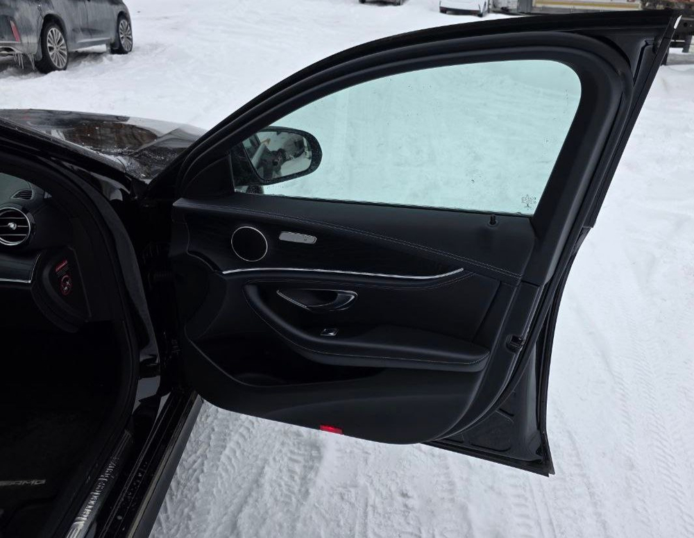 Mercedes-Benz E-CLASS 200 4MATIC Sport