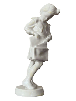 Фарфоровая статуэтка "Школьница с портфелем" ЛФЗ