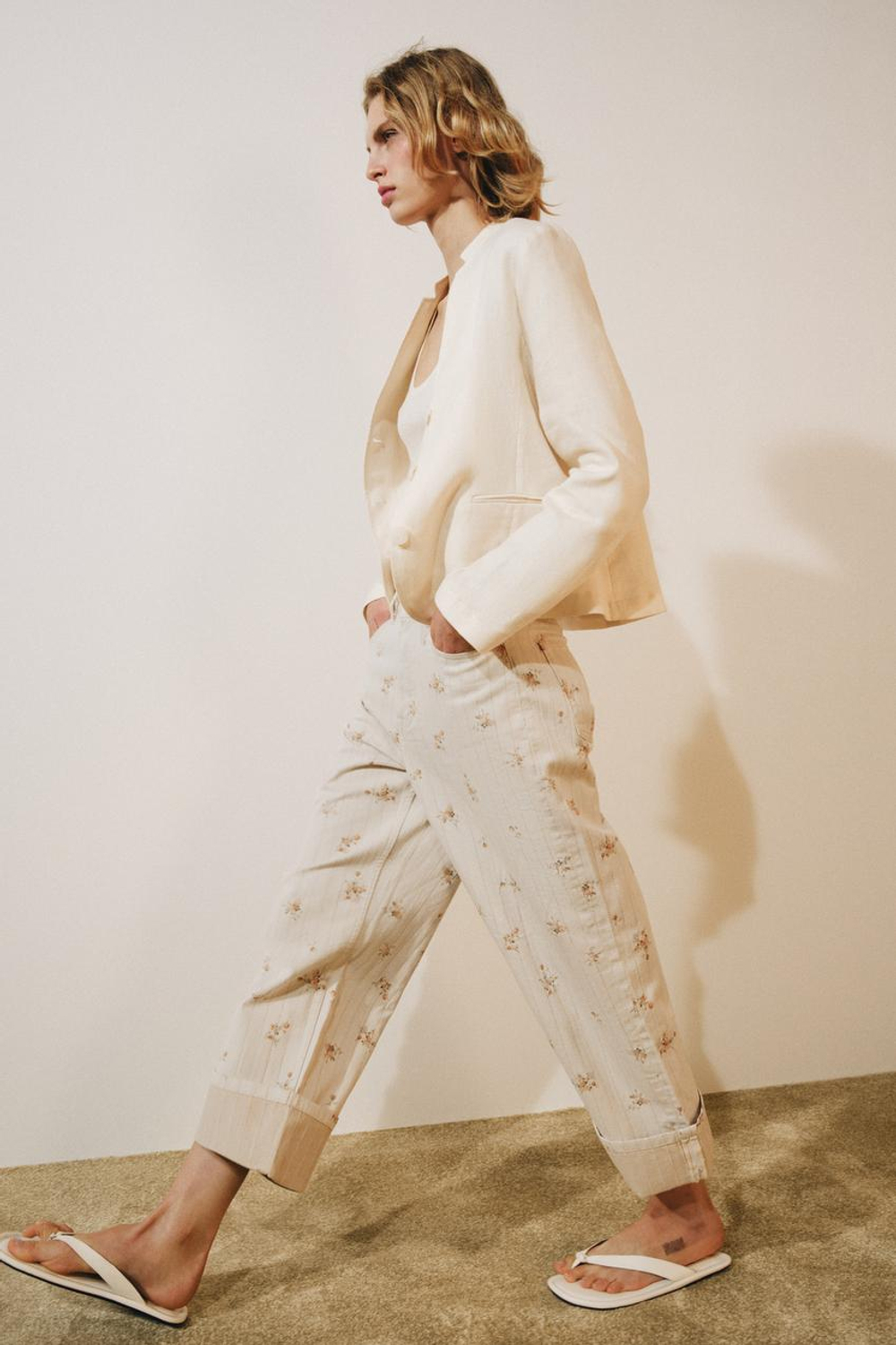 ZARA ДЖИНСЫ TAPERED СО СРЕДНЕЙ ПОСАДКОЙ И ЦВЕТОЧНЫМ ПРИНТОМ — ZW COLLECTION, БЕЖЕВЫЙ