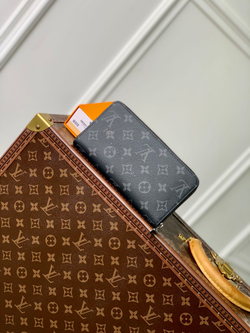 Louis Vuitton Zippy Wallet
