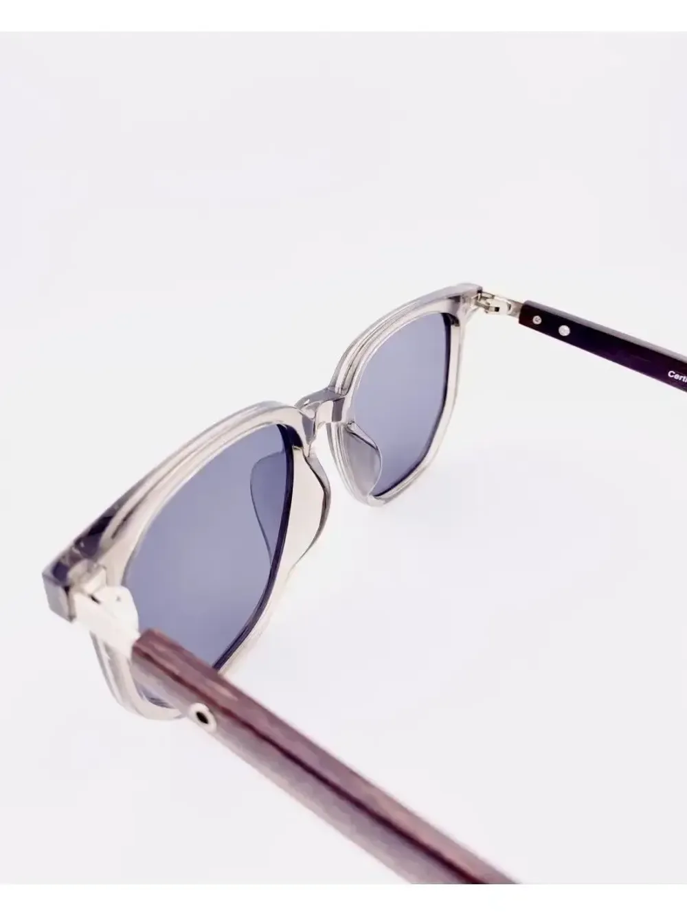 Очки солнцезащитные