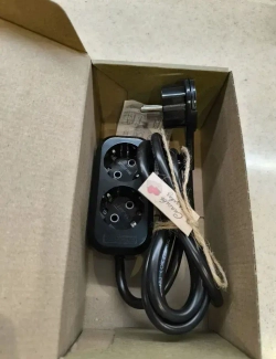 Удлинитель электрический 2 розетки 1 метр с плоской потайной вилкой невидимкой угловой