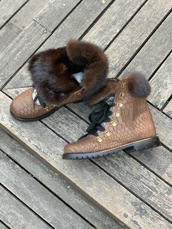 Ботинки из кожи питона декорированные мехом норки SH-132