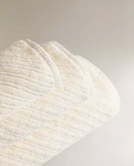 ZARA HOME БАННОЕ ПОЛОТЕНЦЕ В РЕЛЬЕФНУЮ ПОЛОСКУ, СЛОНОВАЯ КОСТЬ