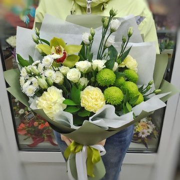Букет в бело-зелёной гамме