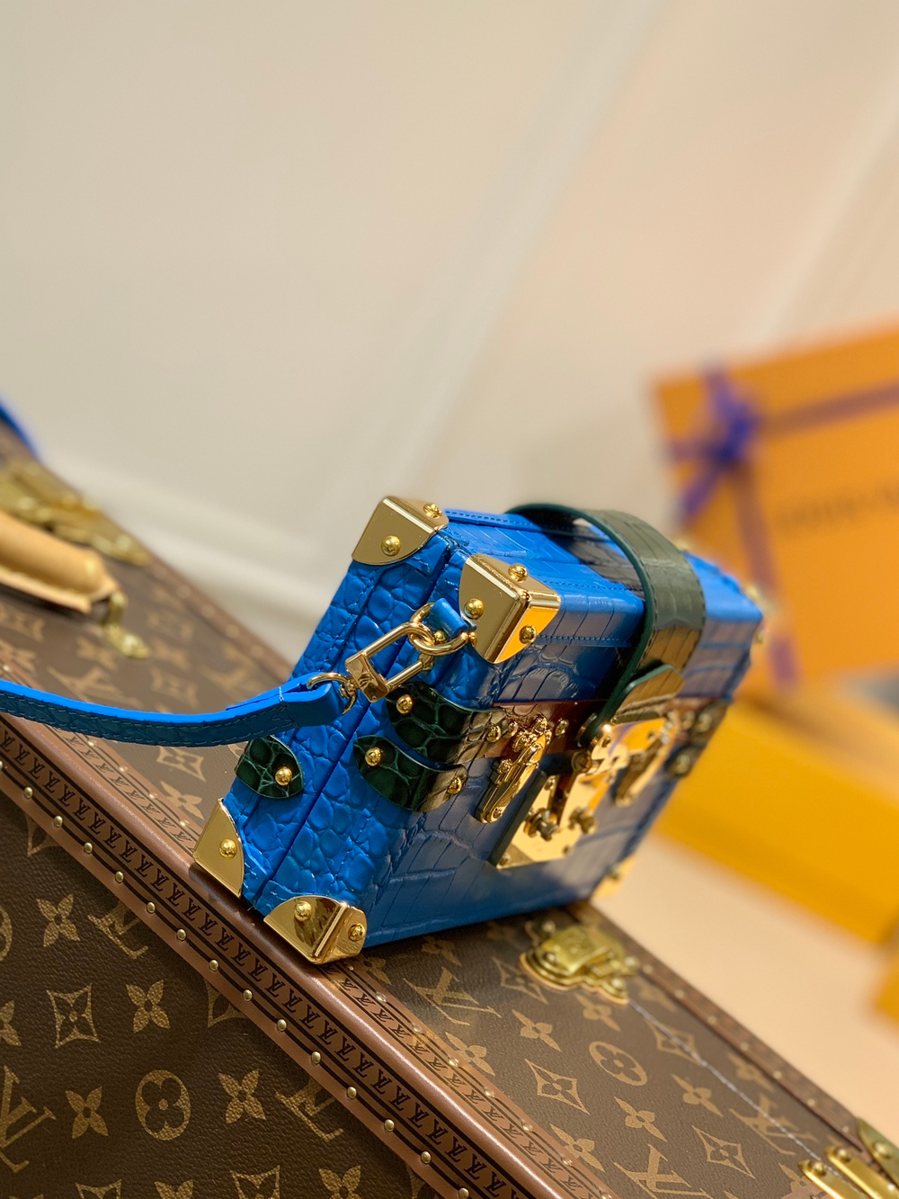 Louis Vuitton Petite Malle