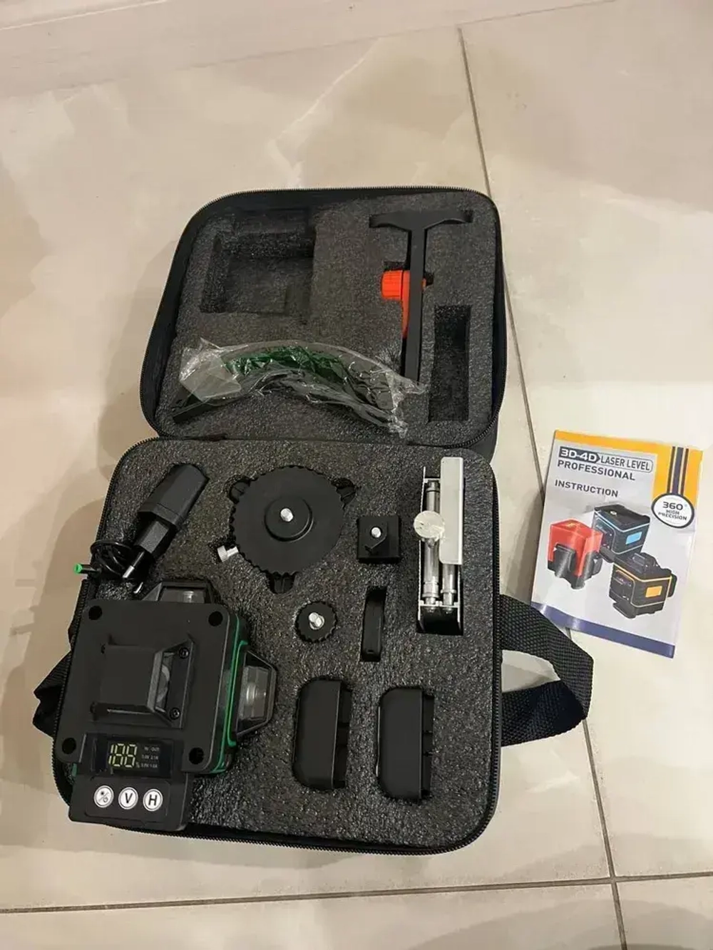 Лазерный уровень нивелир самовыравнивающийся строительный с дисплеем 4D/16 лучей с пультом управления и треногой/ Зеленый луч /360 градусов