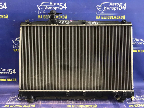 Радиатор двигателя TOYOTA NOAH 2001–2007