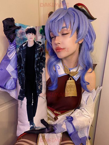 Мини дакимакура Шуга из БТС | BTS арт. M0766, 60х20 см