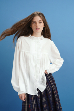 Блузка с рюшами и воротником-стоечкой, белый батист-креп