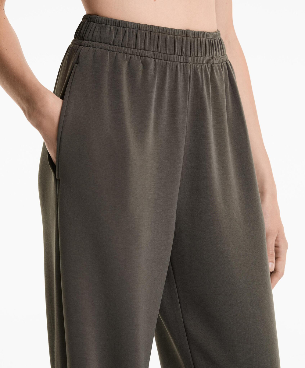 Oysho Брюки-джоггеры из ткани с модалом, серо-коричневый