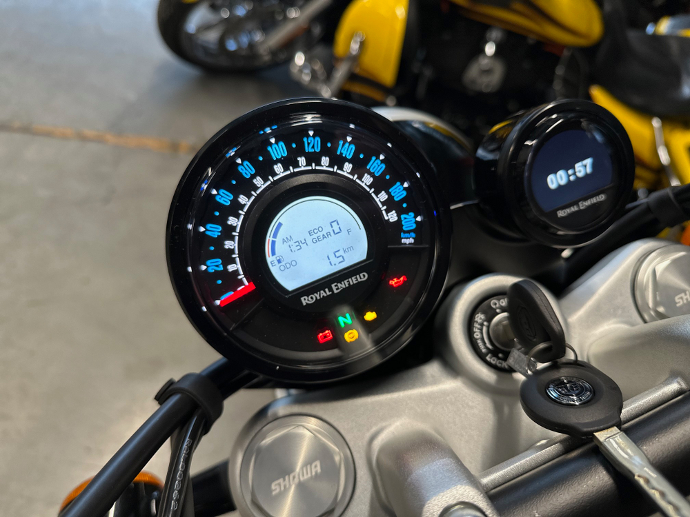 Royal Enfield Super Meteor 650 Interstellar Green (Mid)