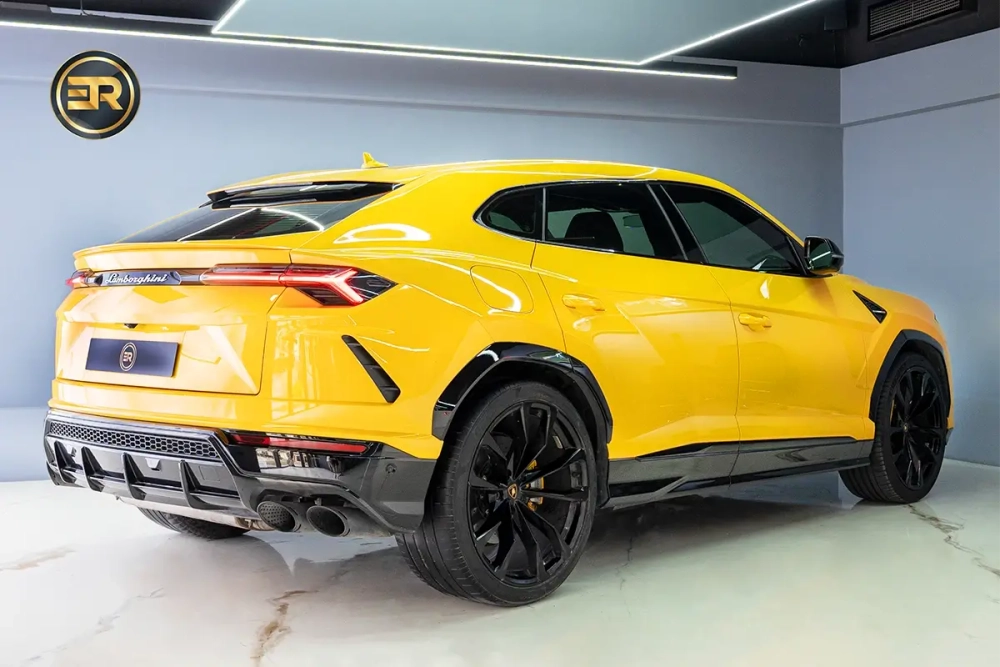 Lamborghini Urus Yellow