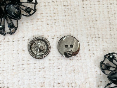 Пуговицы, d 1,5 см