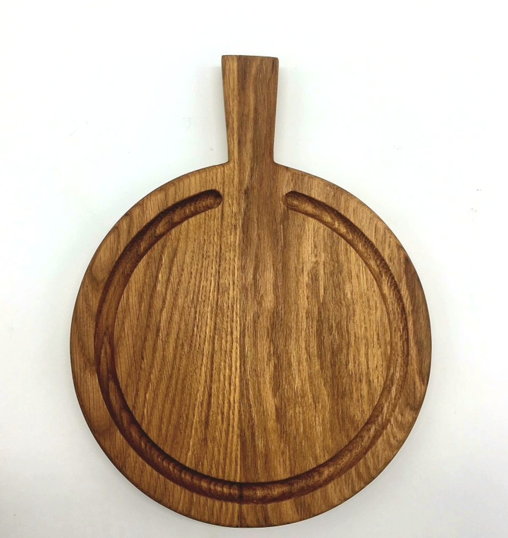 Доска для подачи круглая с ручкой (70мм); дуб; D=230мм; Н=25мм.