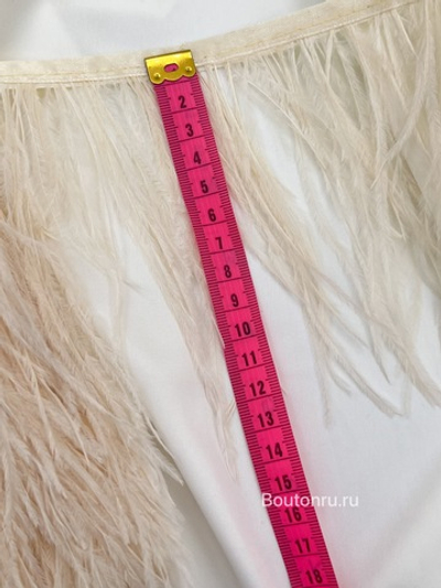 Перо бежевое персиковый подтон