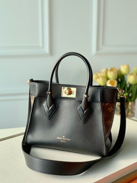 Louis Vuitton On My Side PM