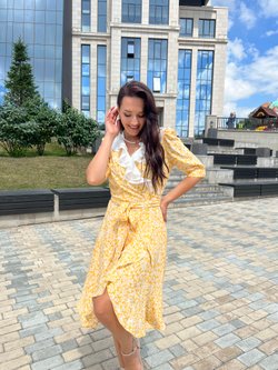 Платье желтое на запах из вискозы
