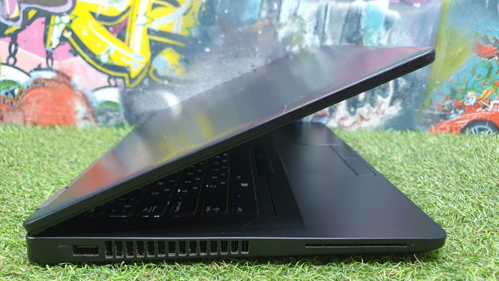 Ноутбук Dell i7-6/8Gb/FHD