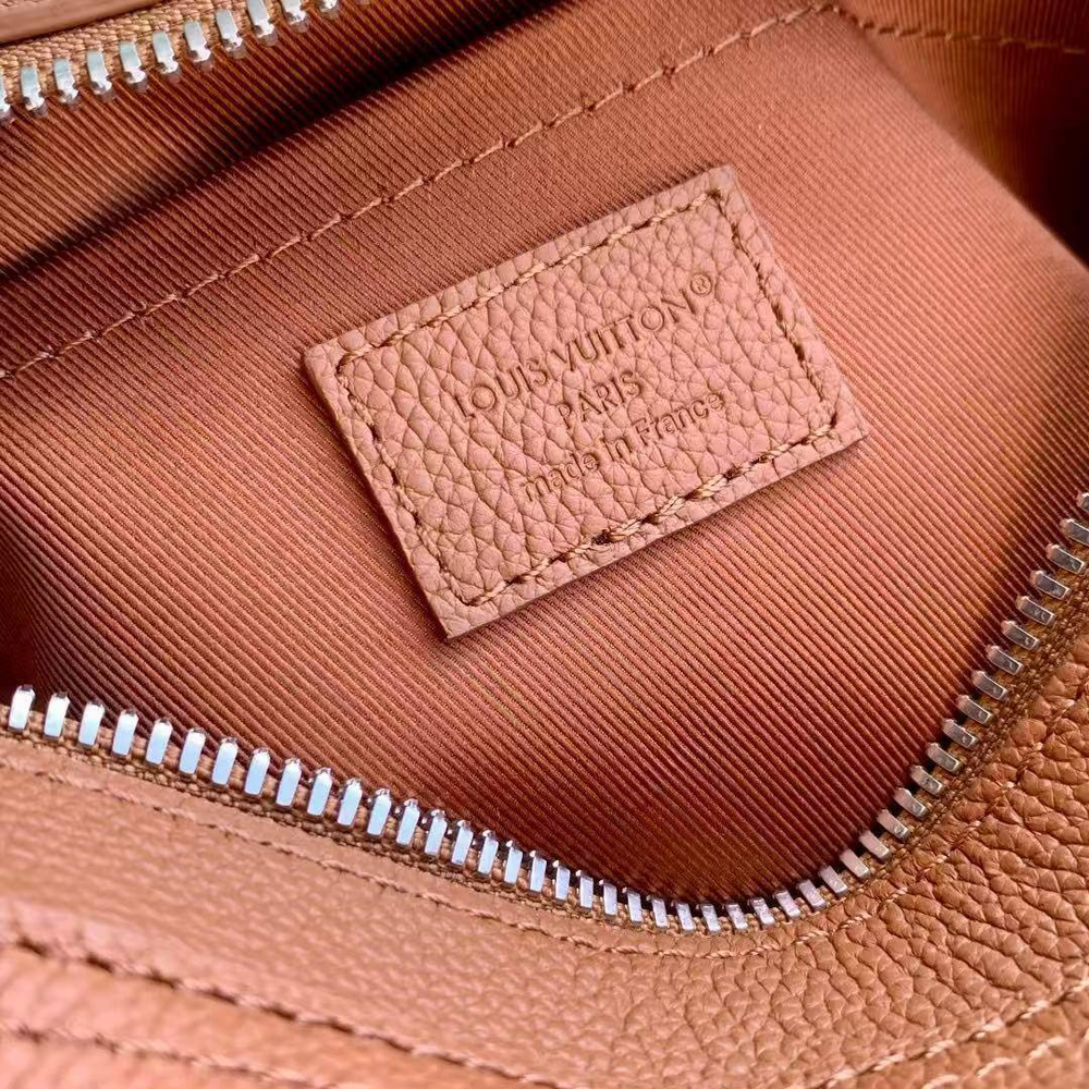 Сумка-мессенджер Louis Vuitton