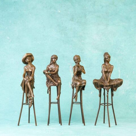 Винтаж: Коллекция скульптур из серии «Дамы,сидящие на барных стульях»