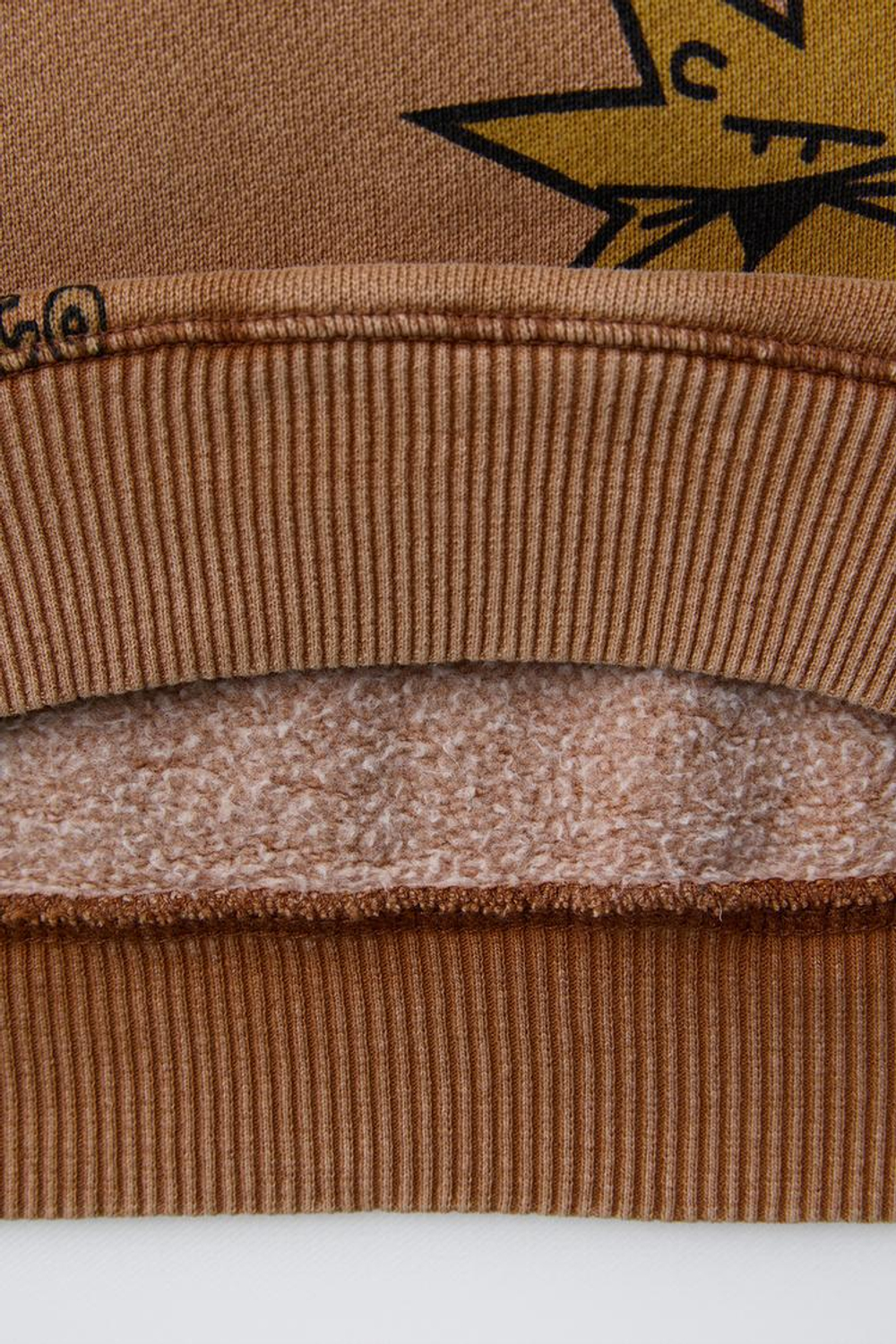 ZARA ТОЛСТОВКА С ПРИНТОМ «ЗВЕЗДЫ», СВЕТЛО-КОРИЧНЕВЫЙ