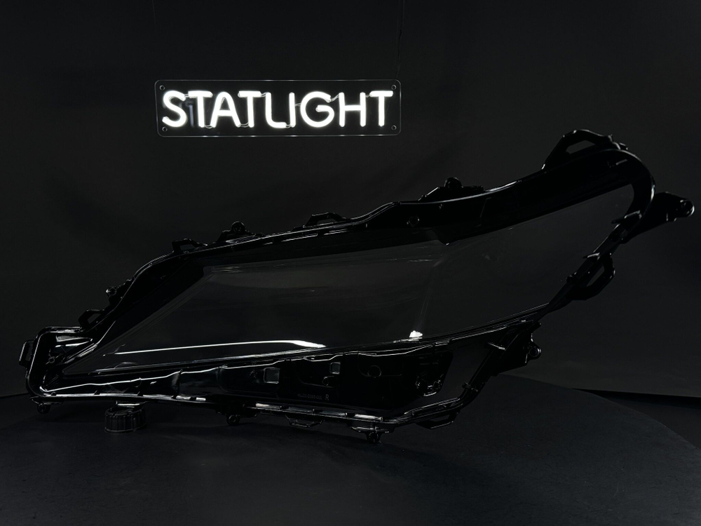 Правое стекло фары Toyota Camry XV70 рест 2017-2020