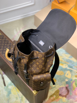 Louis Vuitton Christopher MM