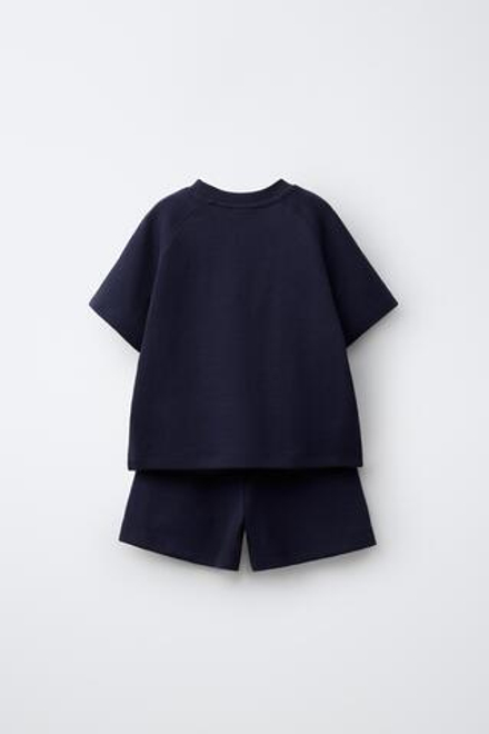 ZARA КОМПЛЕКТ ИЗ ФУТБОЛКИ И ШОРТОВ ИНТЕРЛОК, МОРСКОЙ СИНИЙ