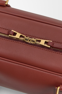 Loewe Укороченная сумка Amazona 31 из блестящей телячьей кожи, красное дерево