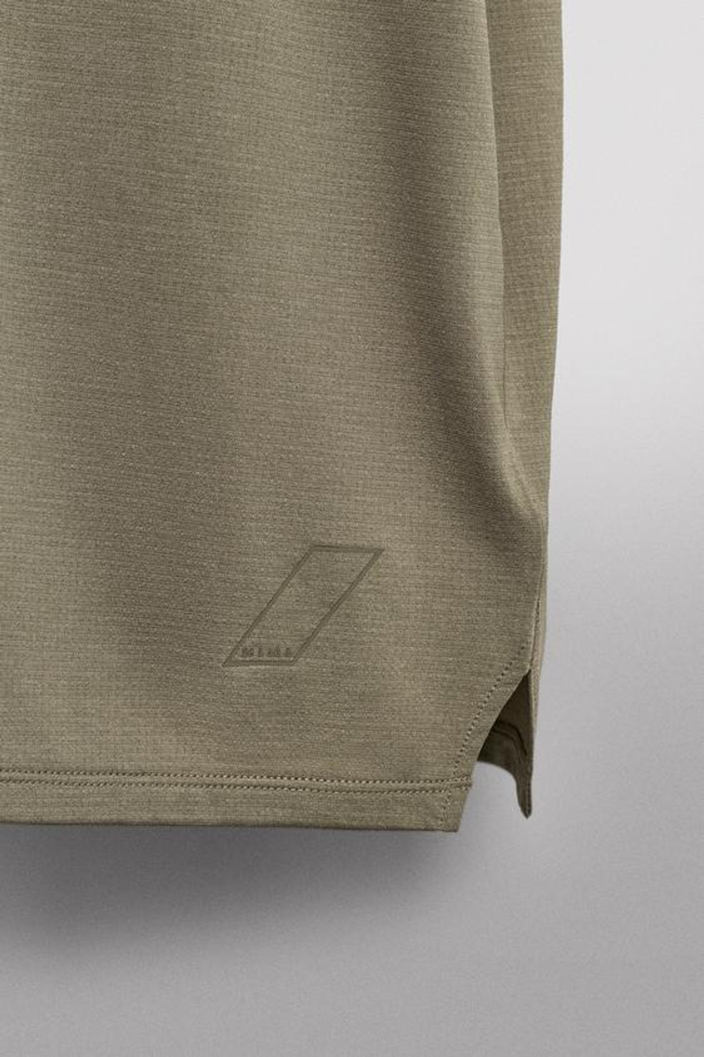 ZARA ТЕХНИЧЕСКАЯ ФУТБОЛКА ИЗ РЕЛЬЕФНОЙ ТКАНИ, ХАКИ