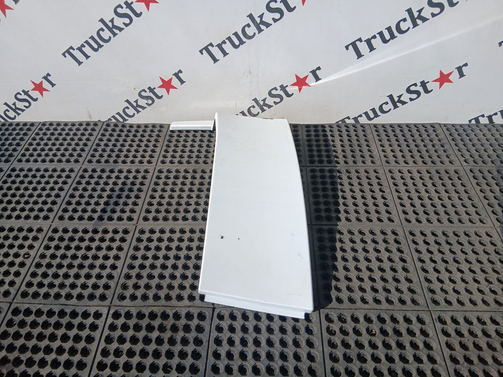 Спойлер кабины боковой верхний левый 2022г.